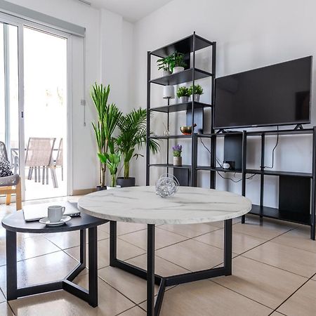 Beautiful 2 Bed Apartment In Paphos Cyprus Exteriör bild