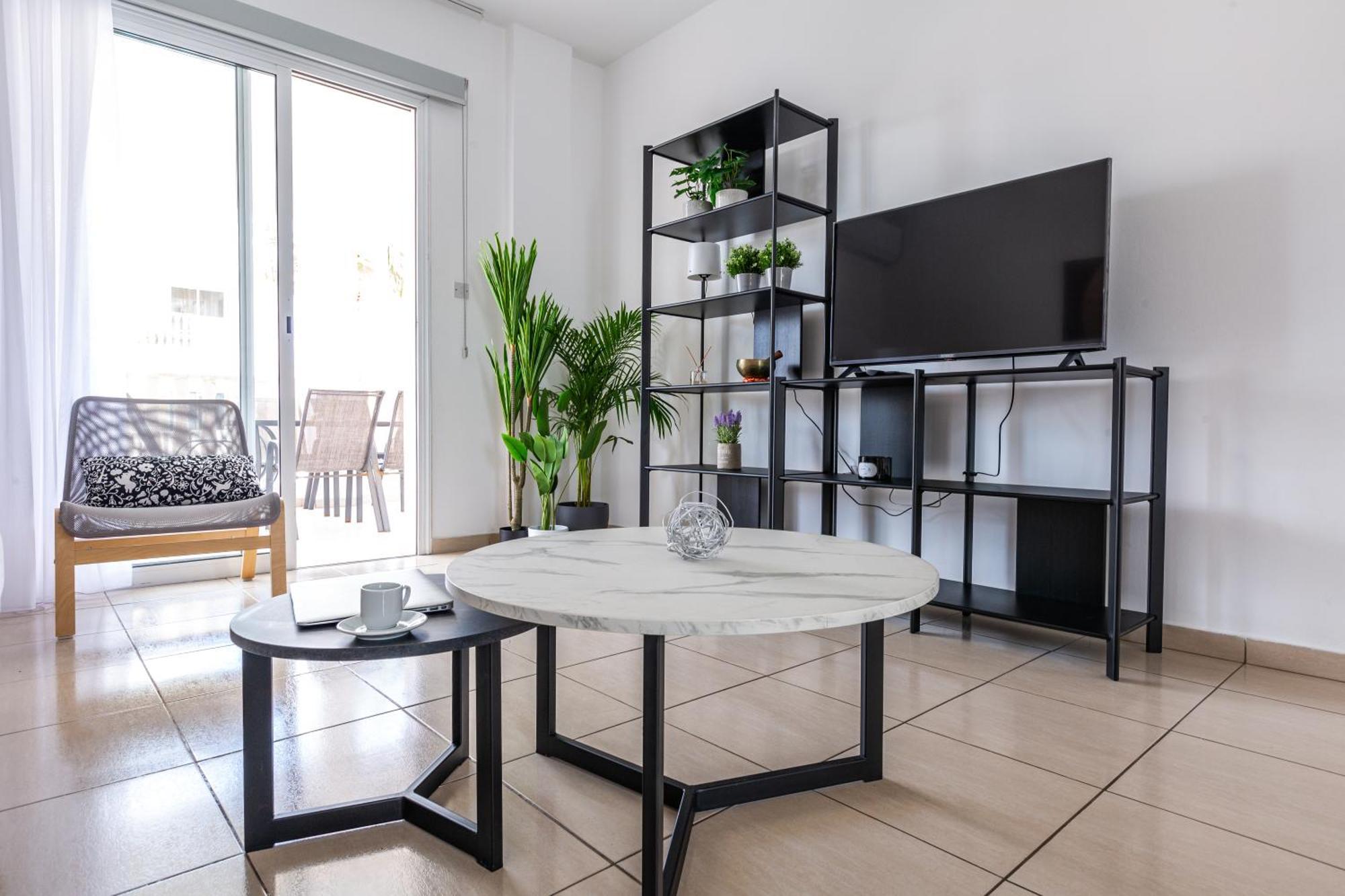 Beautiful 2 Bed Apartment In Paphos Cyprus Exteriör bild