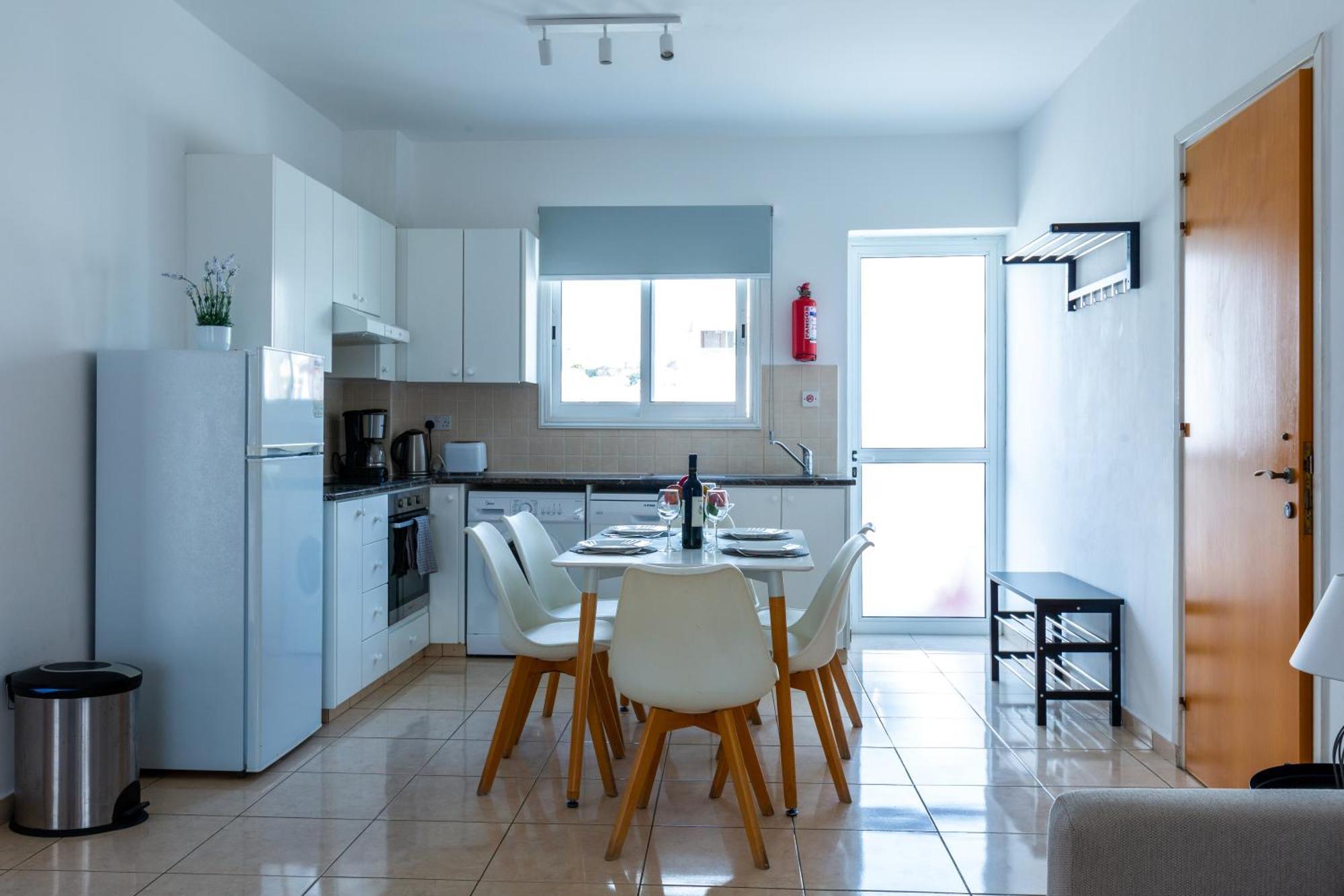 Beautiful 2 Bed Apartment In Paphos Cyprus Exteriör bild