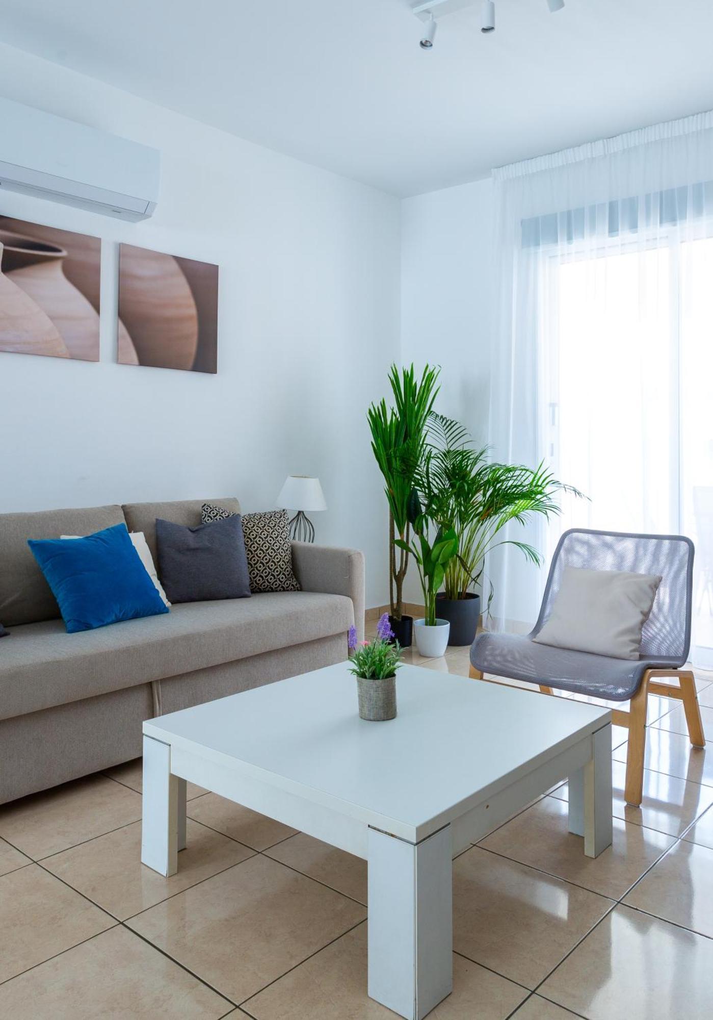 Beautiful 2 Bed Apartment In Paphos Cyprus Exteriör bild