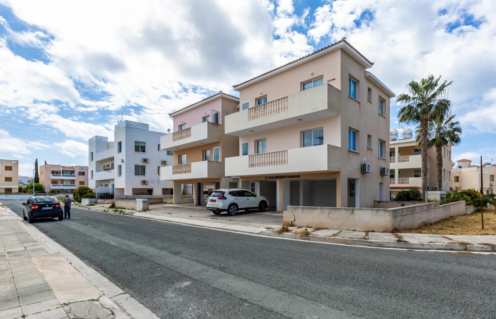 Beautiful 2 Bed Apartment In Paphos Cyprus Exteriör bild