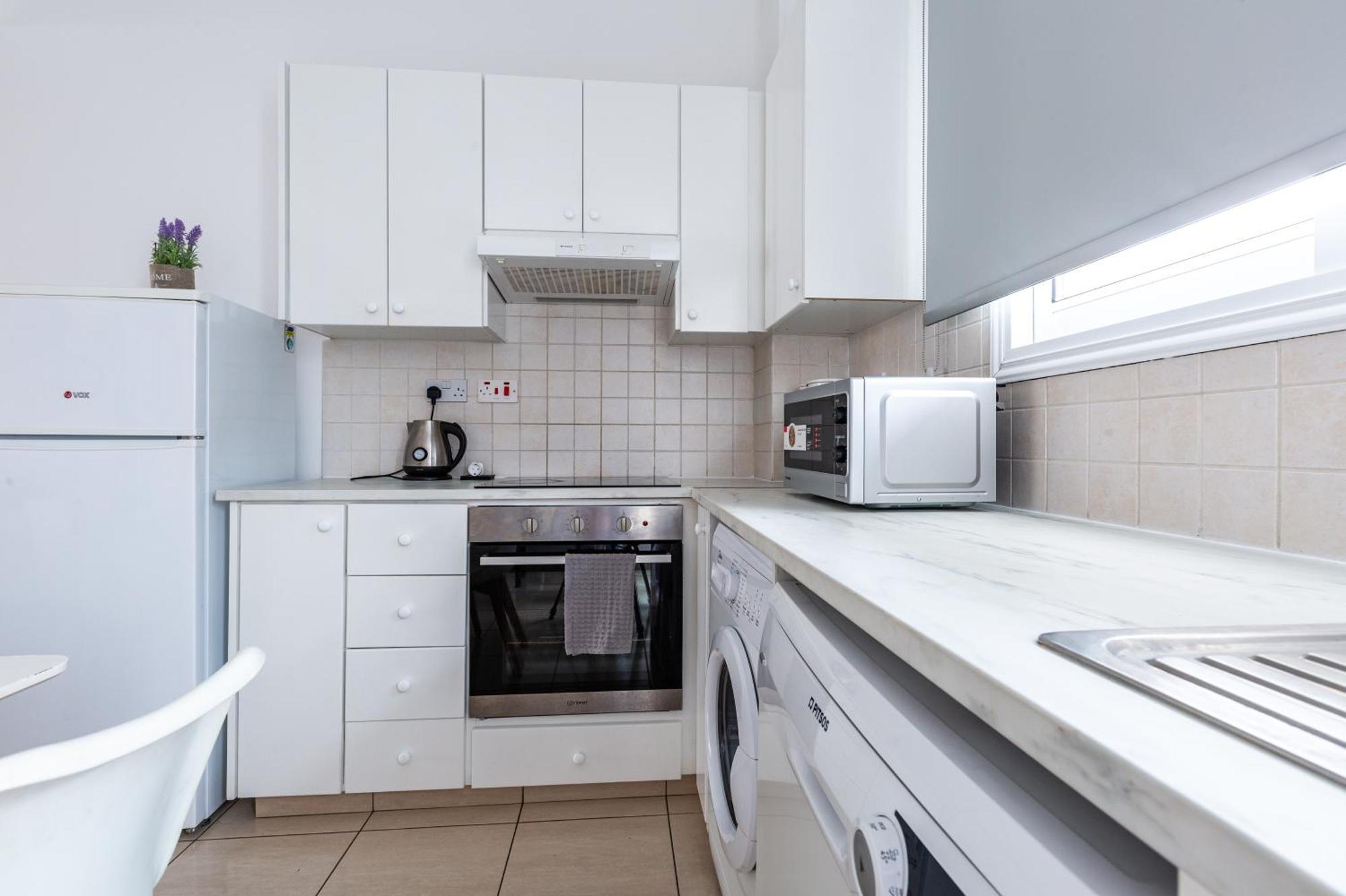 Beautiful 2 Bed Apartment In Paphos Cyprus Exteriör bild