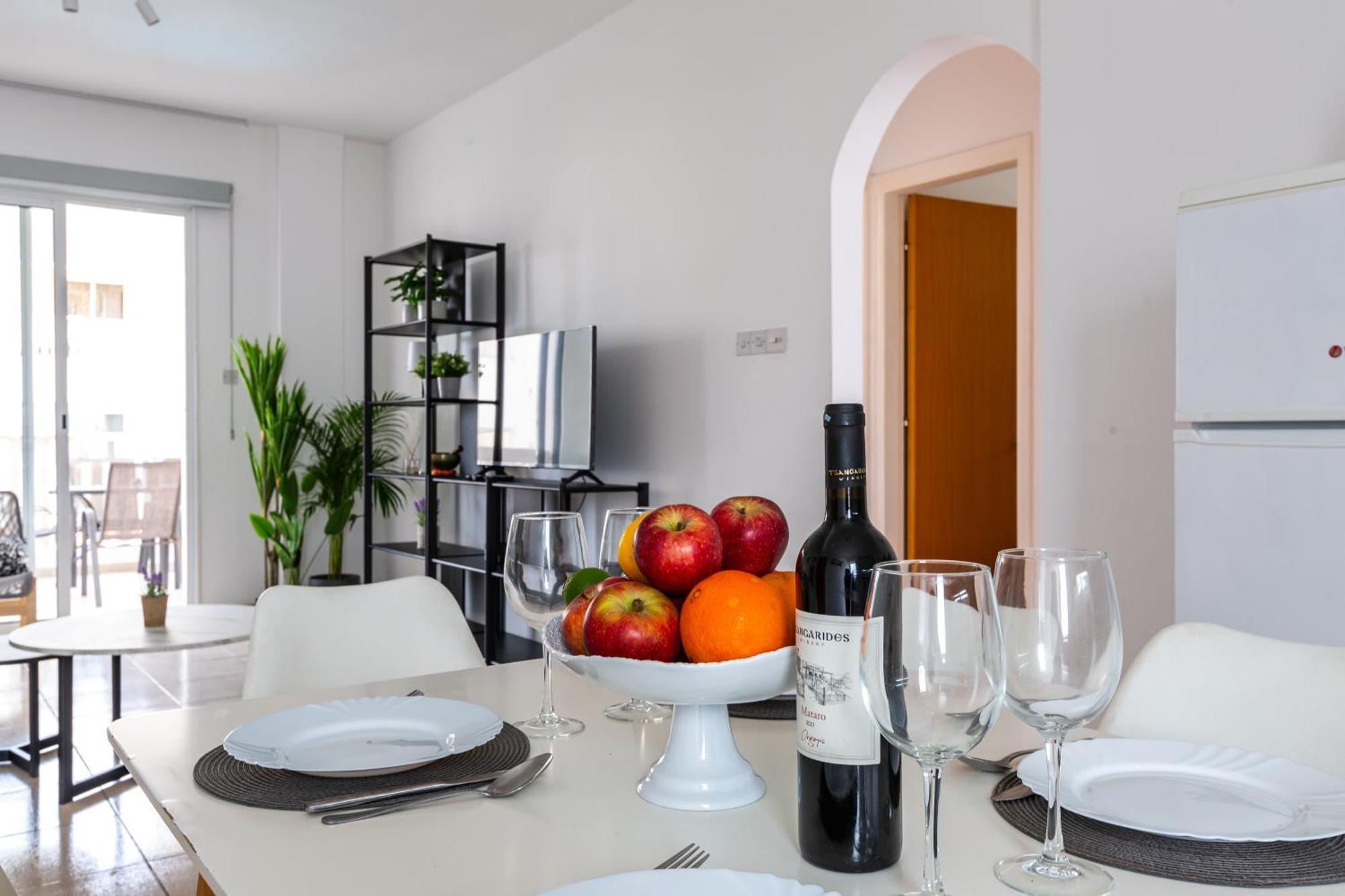 Beautiful 2 Bed Apartment In Paphos Cyprus Exteriör bild