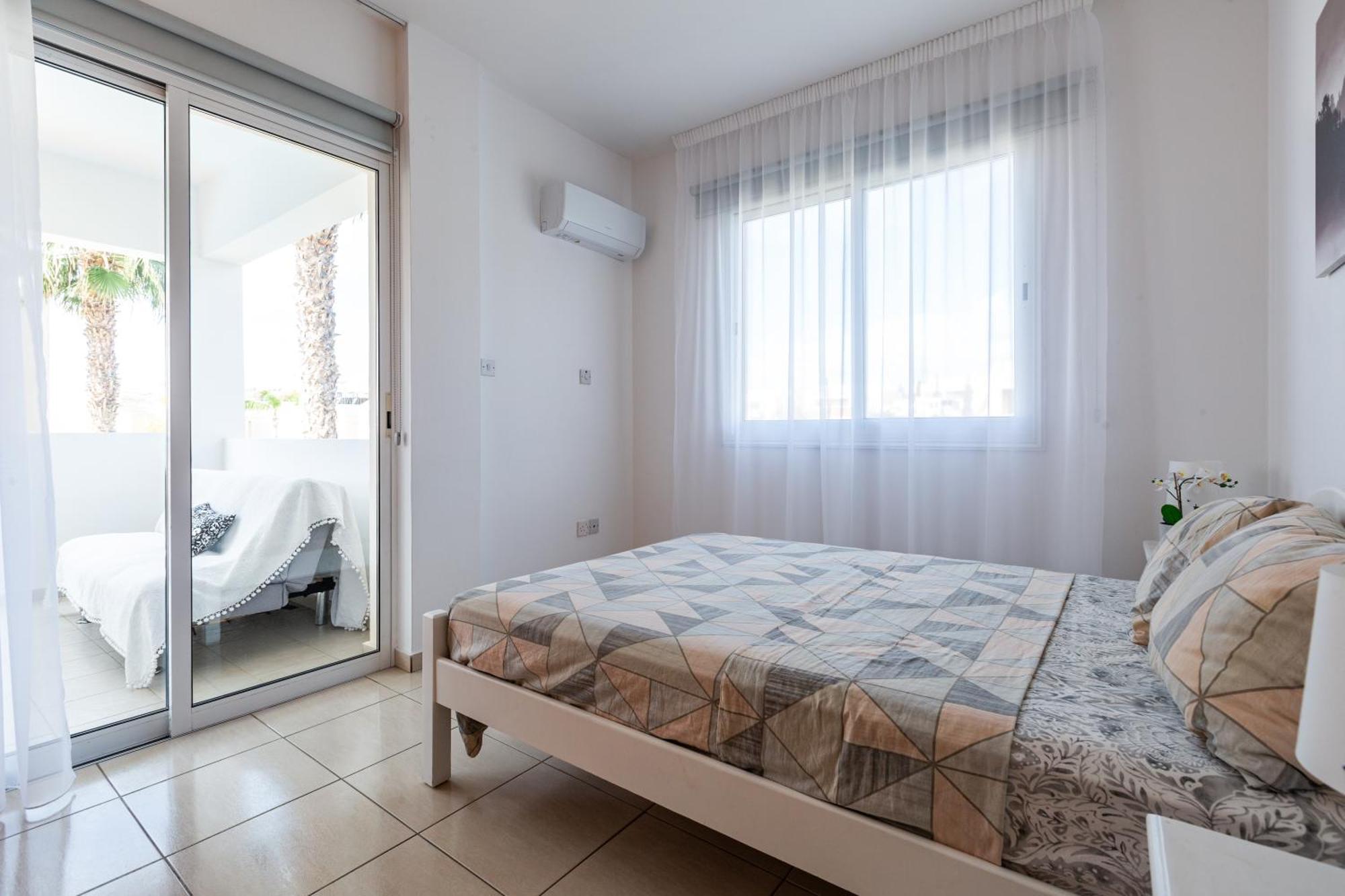 Beautiful 2 Bed Apartment In Paphos Cyprus Exteriör bild