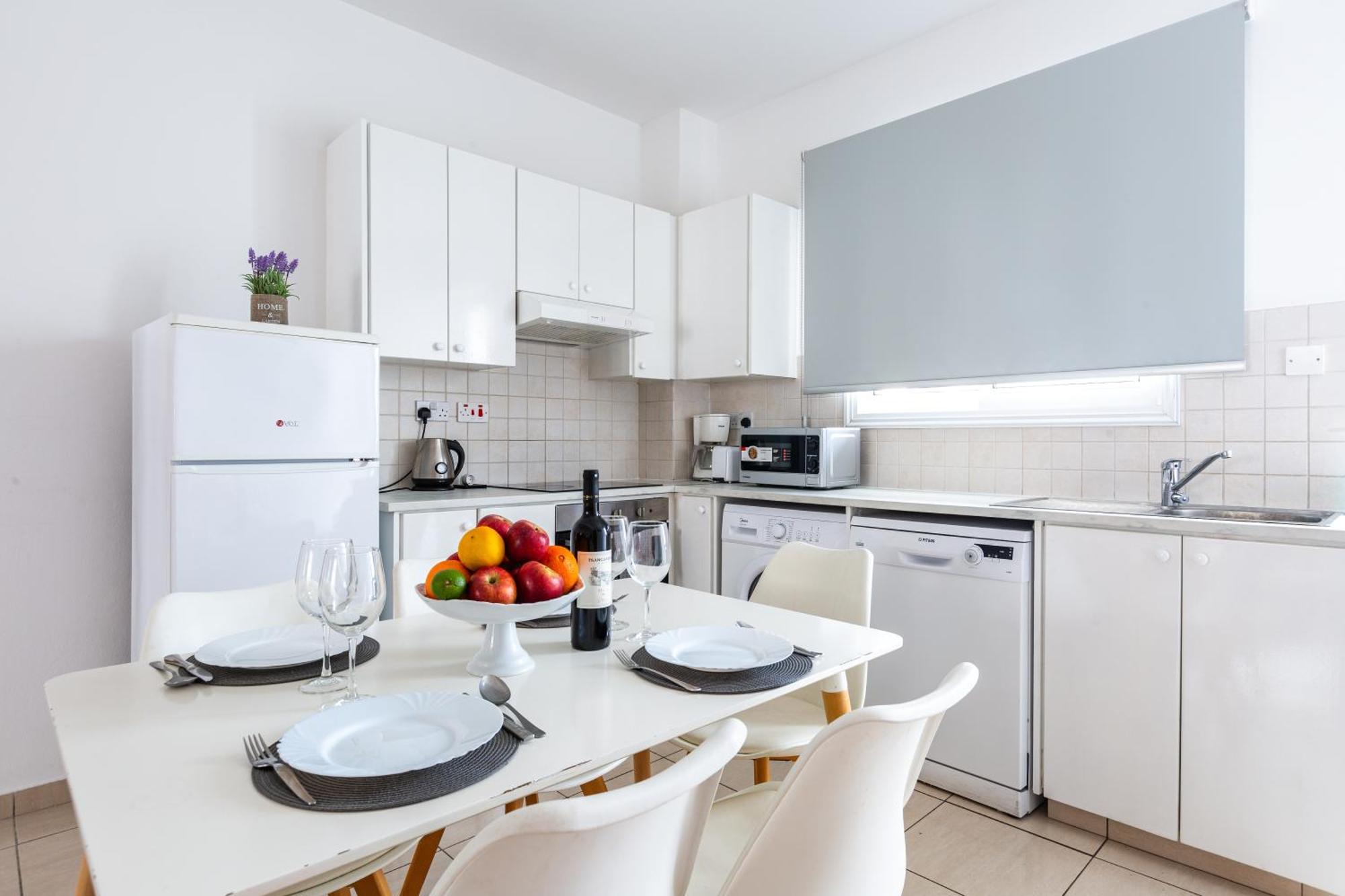 Beautiful 2 Bed Apartment In Paphos Cyprus Exteriör bild