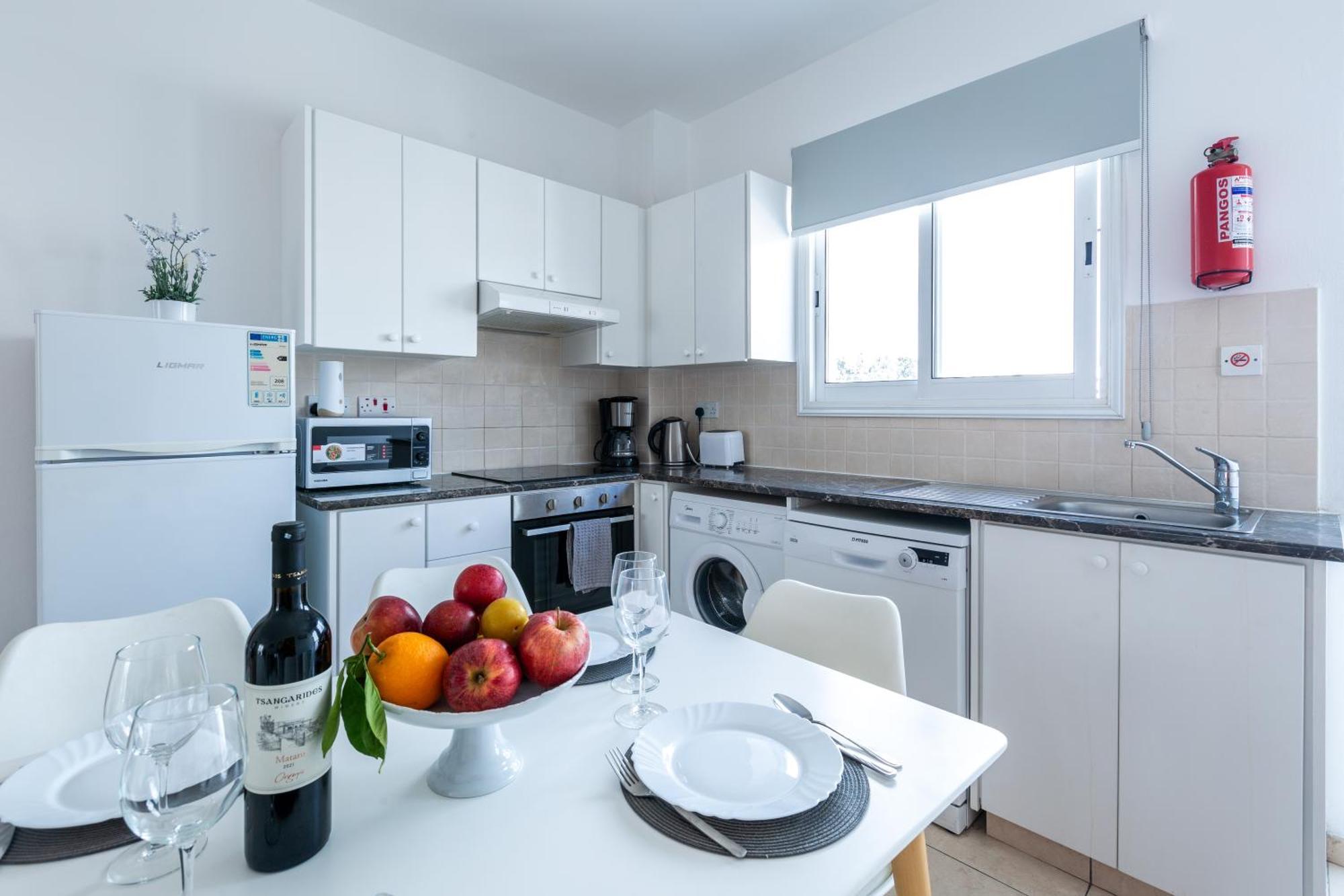 Beautiful 2 Bed Apartment In Paphos Cyprus Exteriör bild