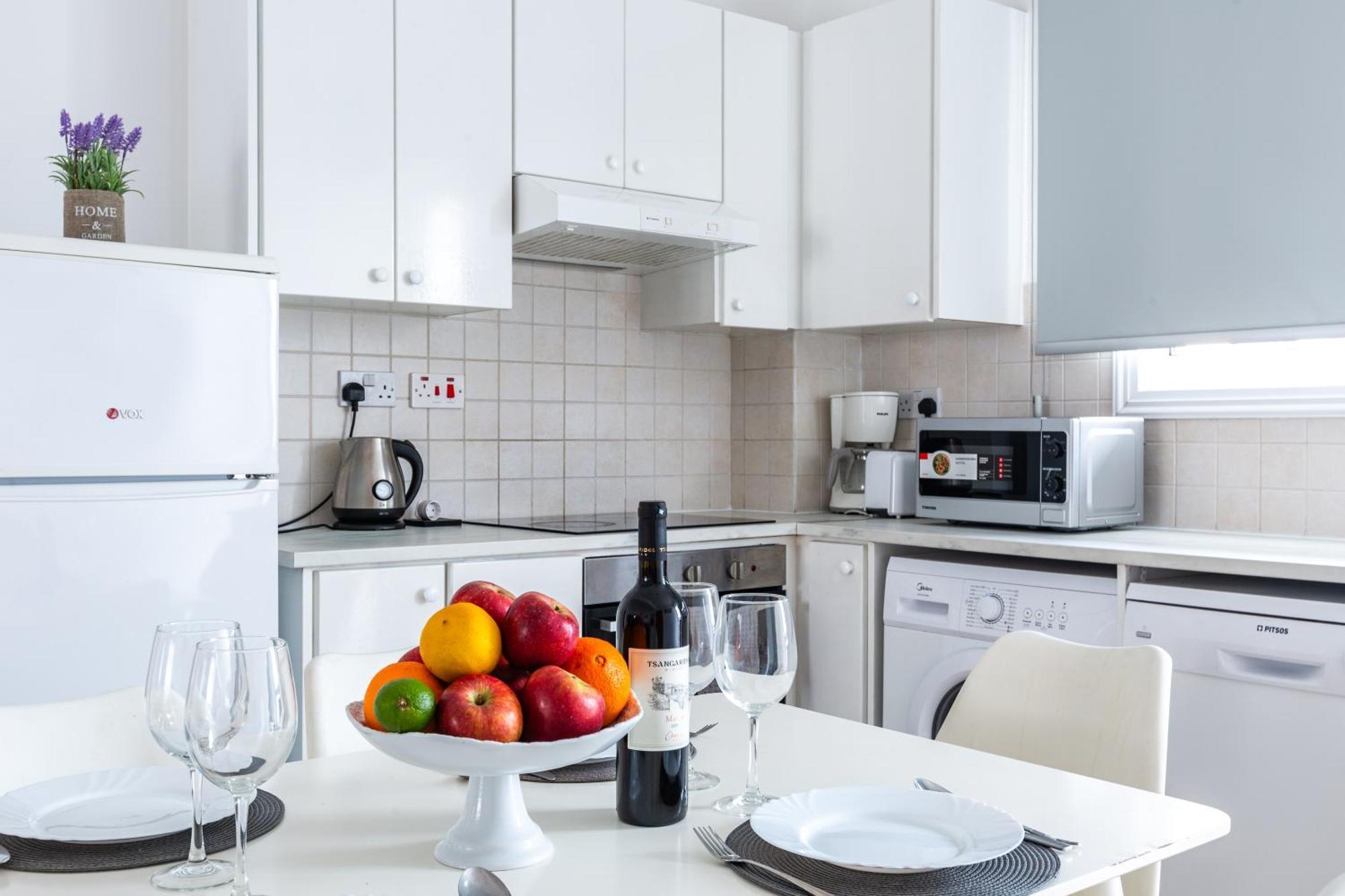 Beautiful 2 Bed Apartment In Paphos Cyprus Exteriör bild