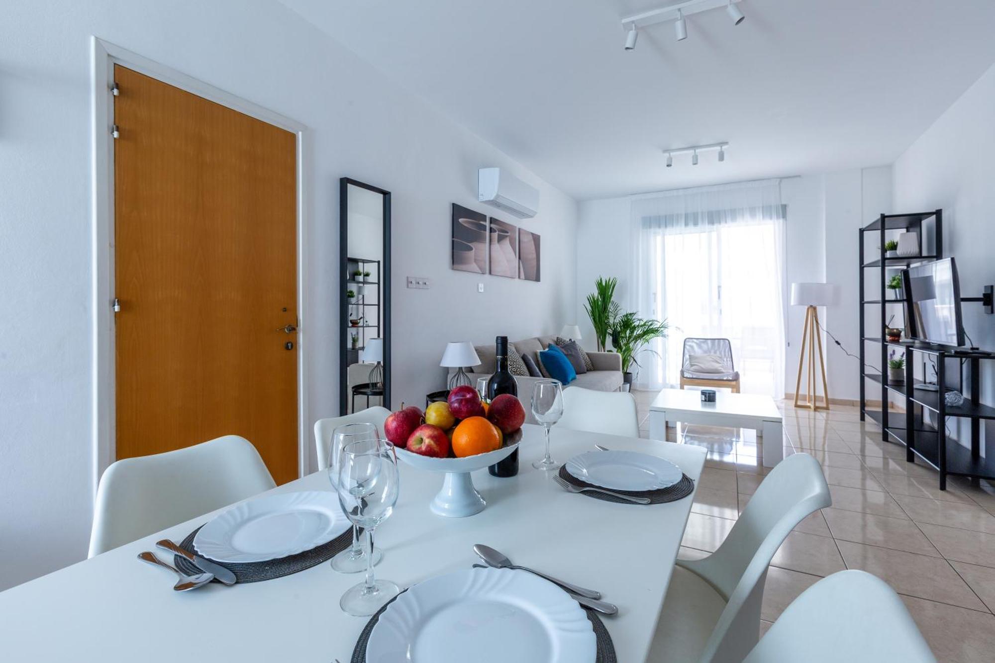 Beautiful 2 Bed Apartment In Paphos Cyprus Exteriör bild