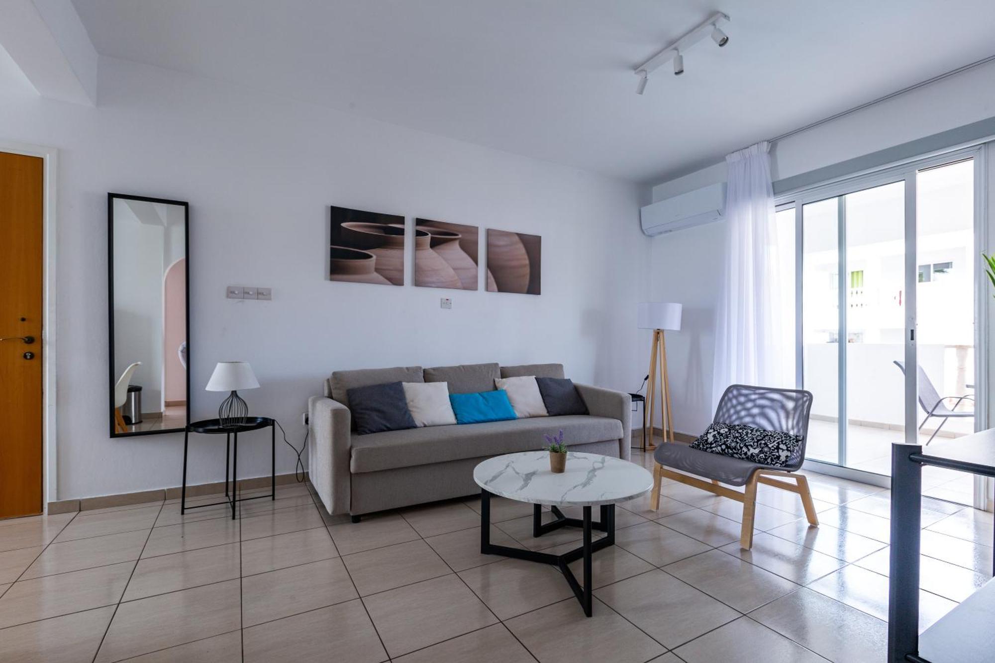 Beautiful 2 Bed Apartment In Paphos Cyprus Exteriör bild