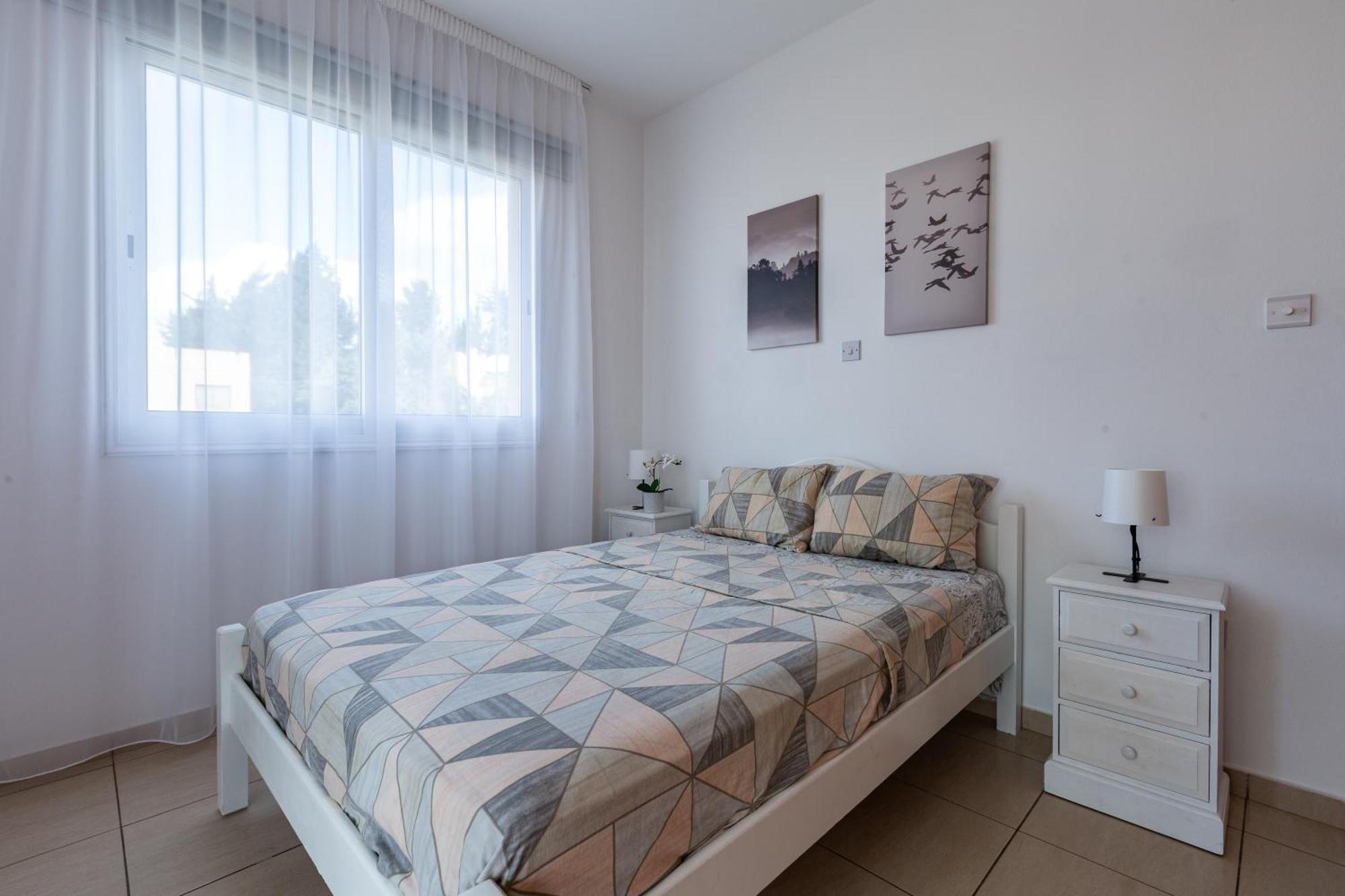 Beautiful 2 Bed Apartment In Paphos Cyprus Exteriör bild