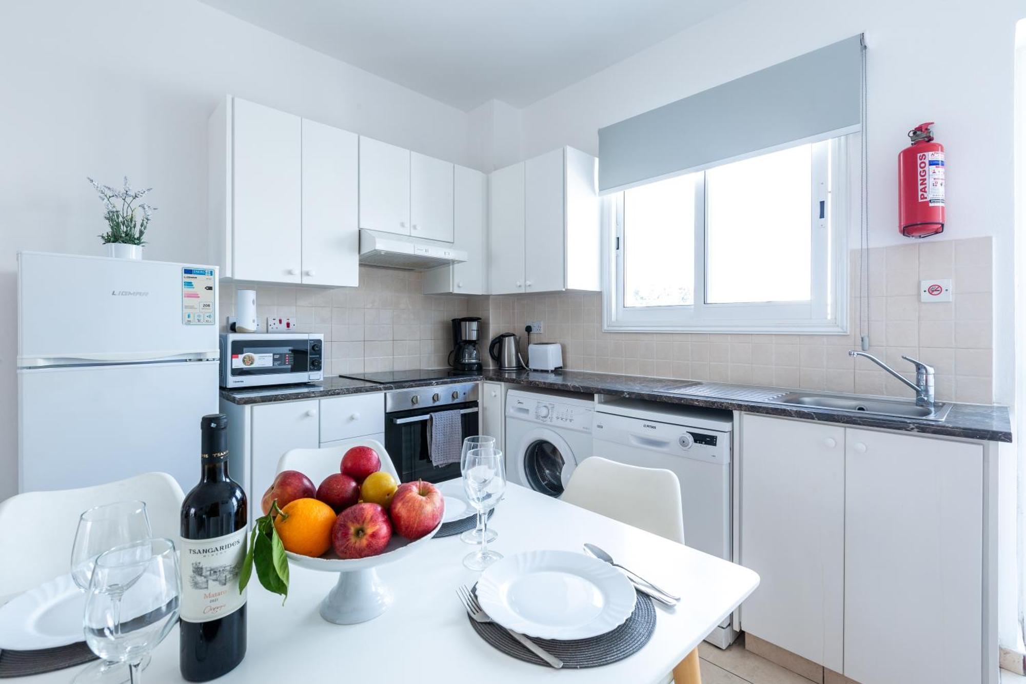 Beautiful 2 Bed Apartment In Paphos Cyprus Exteriör bild
