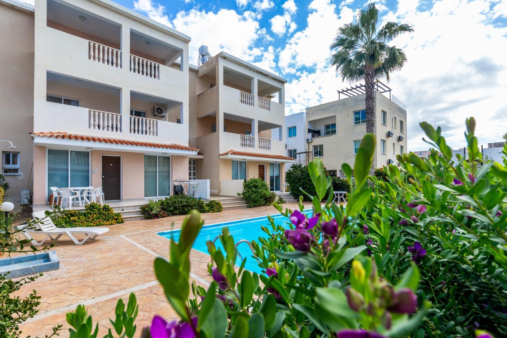 Beautiful 2 Bed Apartment In Paphos Cyprus Exteriör bild