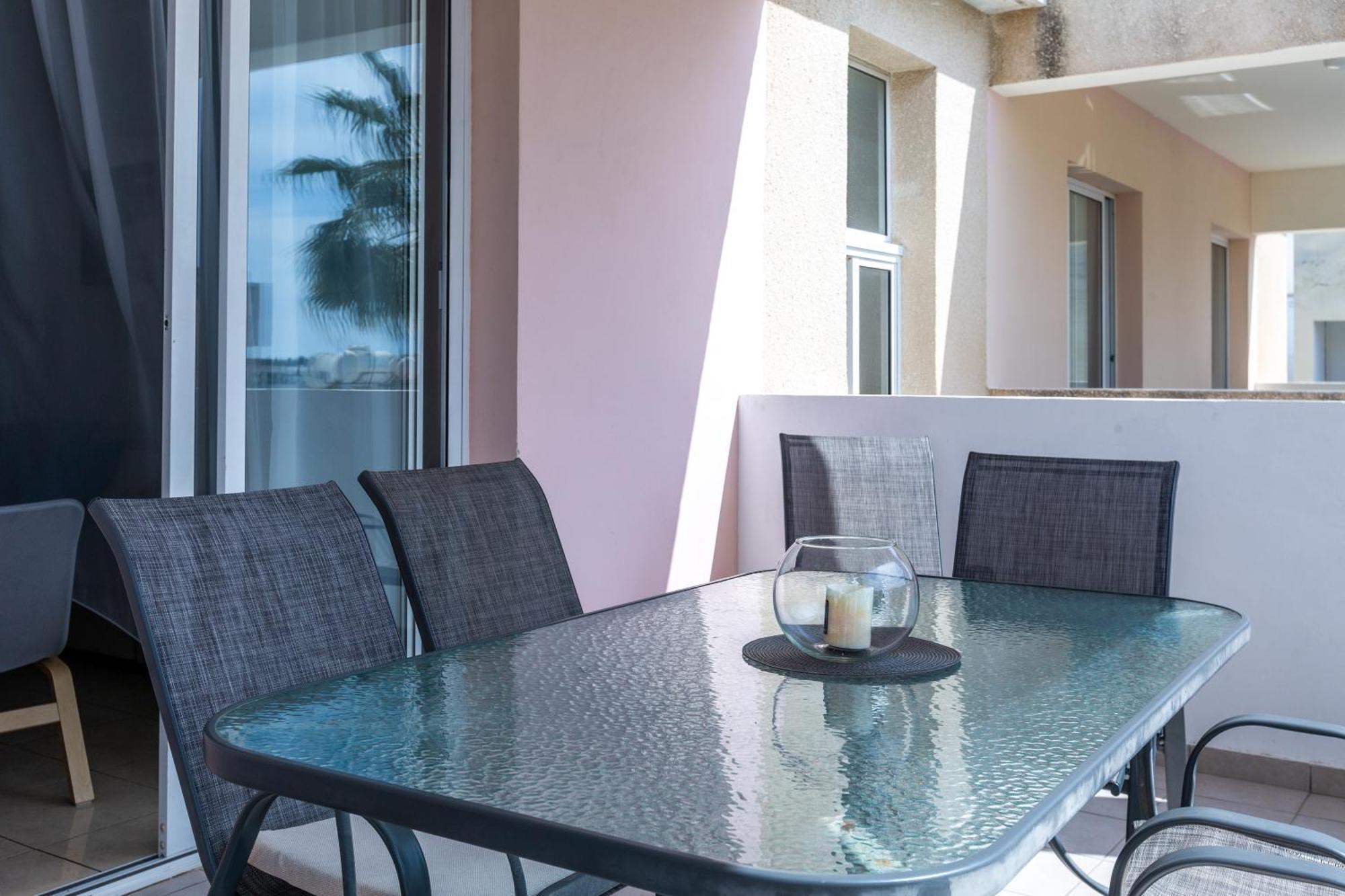 Beautiful 2 Bed Apartment In Paphos Cyprus Exteriör bild