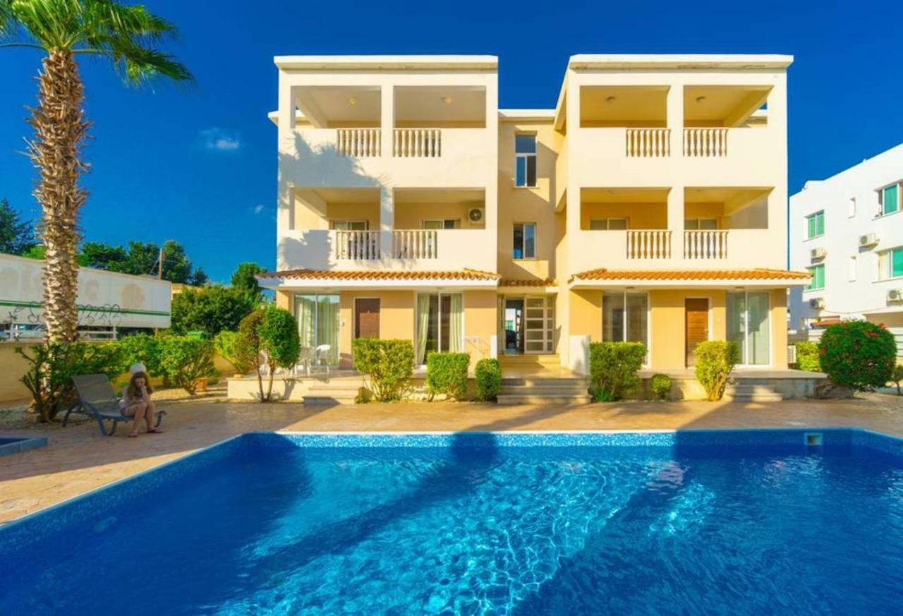 Beautiful 2 Bed Apartment In Paphos Cyprus Exteriör bild